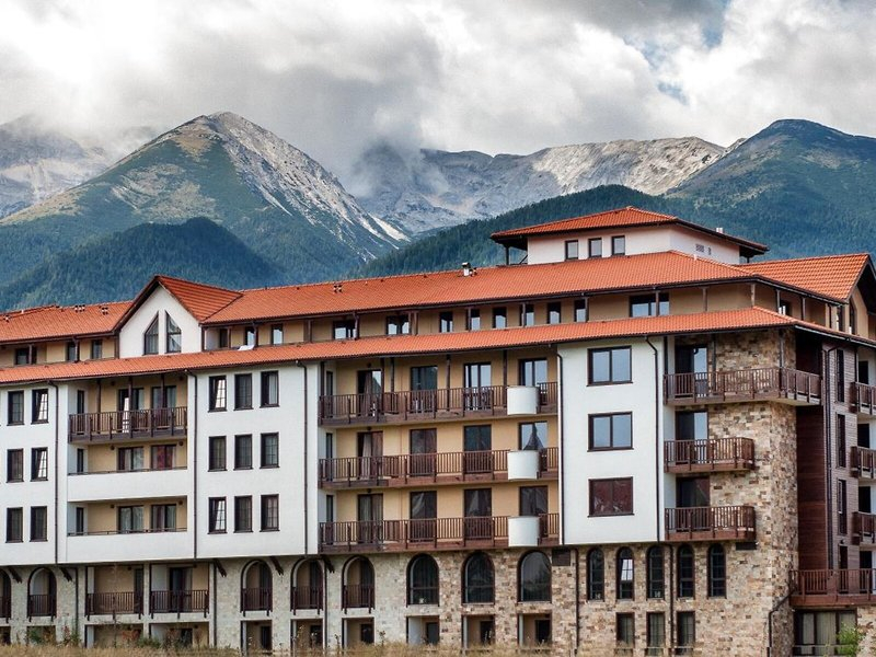 Grand Royale Apartment Complex & Spa