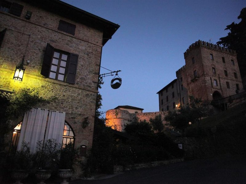 Antico Borgo Di Tabiano Castello