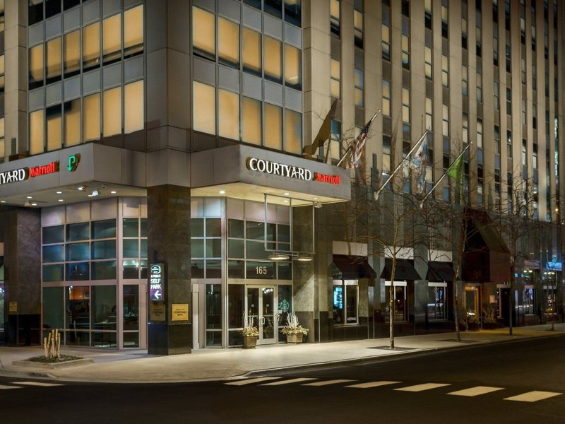DoubleTree by Hilton Hotel Chicago - Magnificent Mile