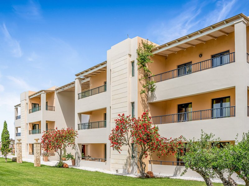 Golden Bay Apartments - Garden Haven