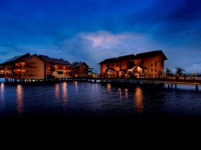 Bukit Merah Laketown Resort