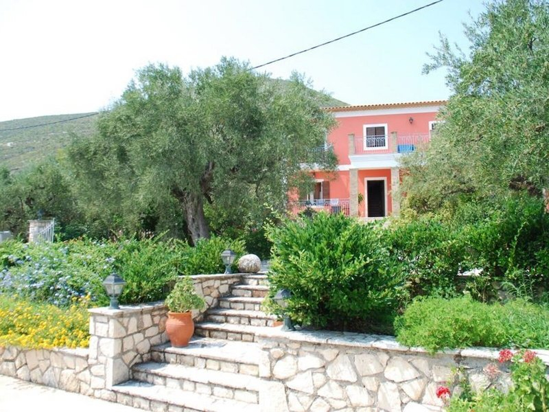 Anatoli Labreon Guesthouse - Apartments