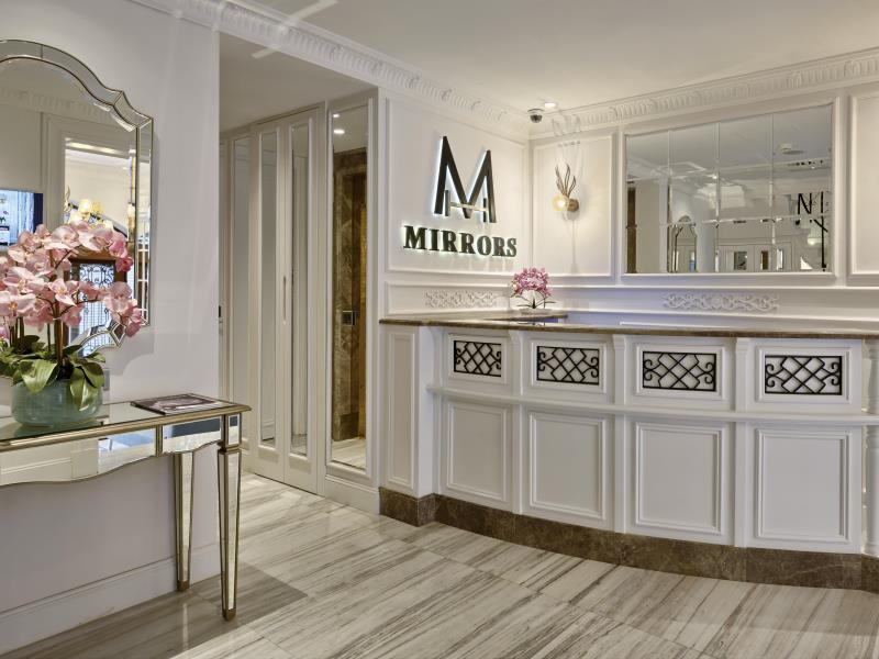 Mirrors Hotel