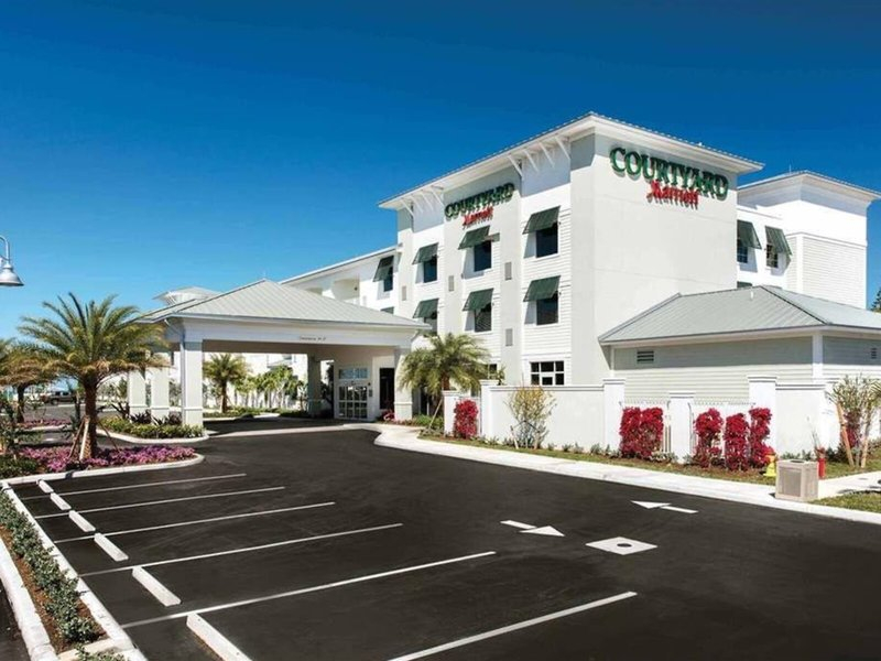 Courtyard Faro Blanco Resort