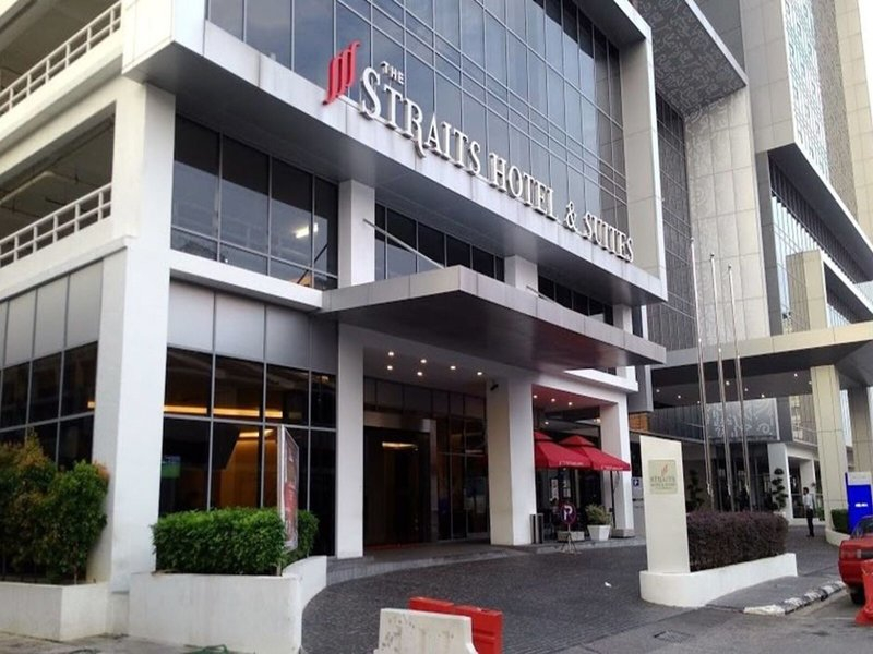 The Straits Hotel & Suites