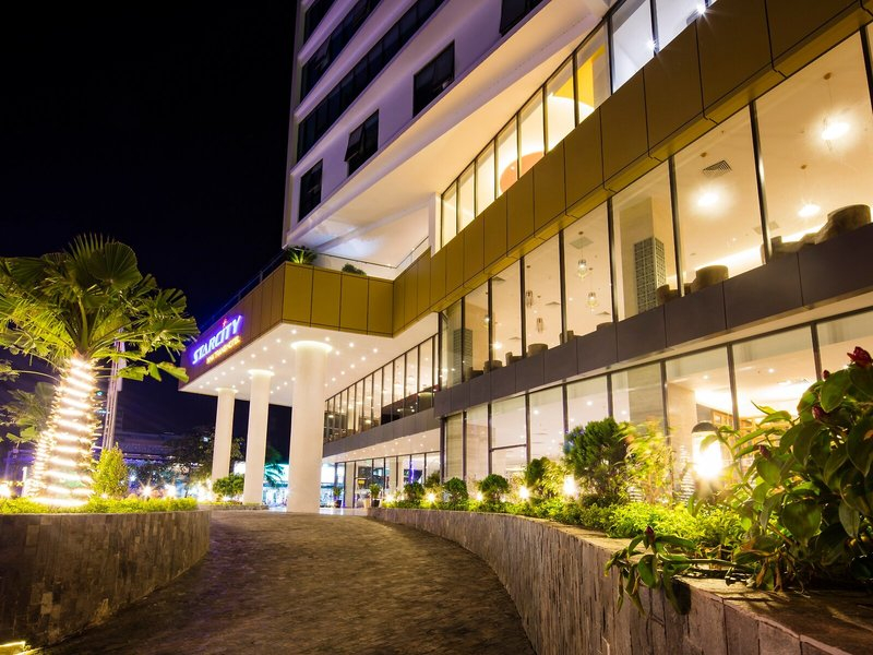 Starcity Hotel & Condotel Beachfront Nha Trang