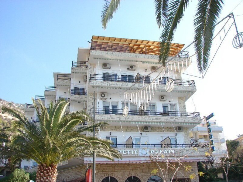 Petit Palais Hotel