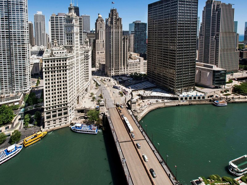 Londonhouse Chicago, Curio Collection By Hilton