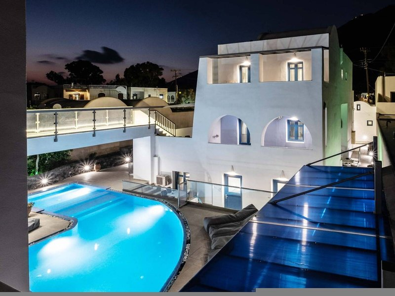 Tristhenia Hotel