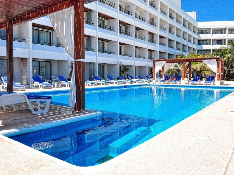 Flamingo Cancun Resort
