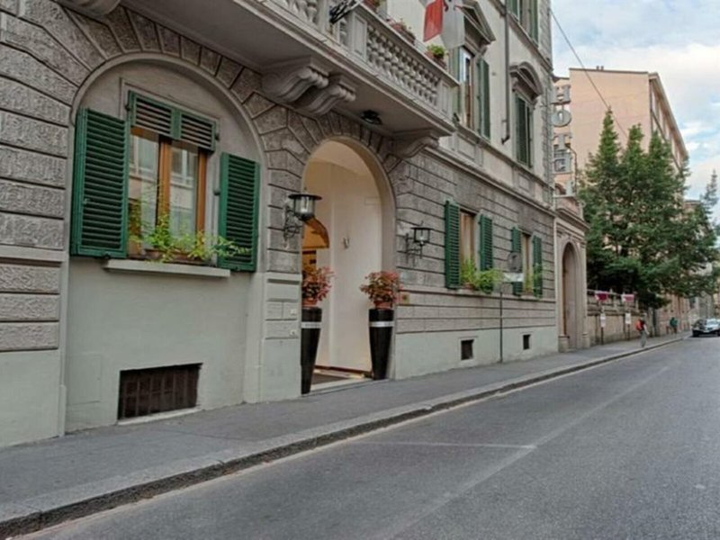 De La Pace, Sure Hotel Collection by Best Western