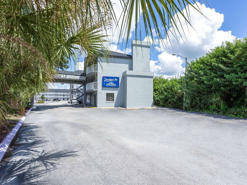 Howard Johnson by Wyndham Orlando Lake Buena Vista South