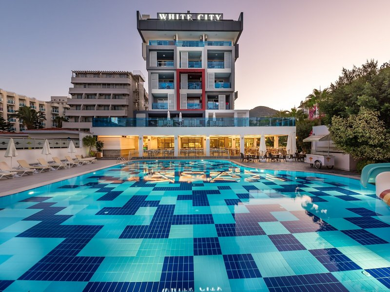 White City Beach Hotel