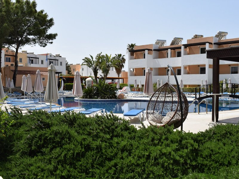 Matina Pefkos ApartHotel