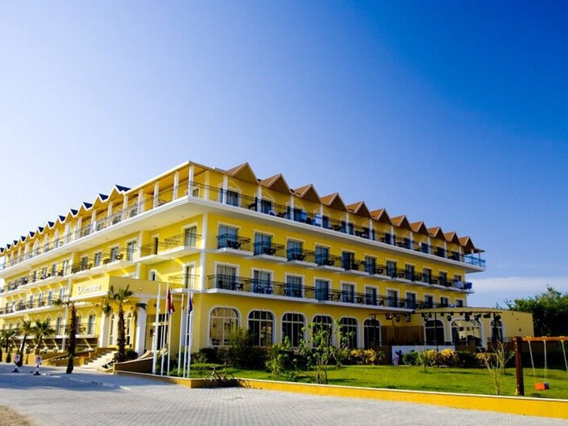 L Oceanica Beach Resort Hotel