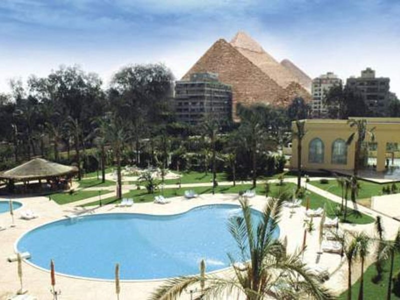 Grand Pyramids Hotel