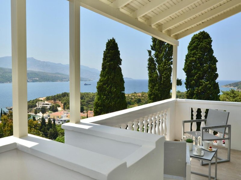 Ino Hotel & Suites