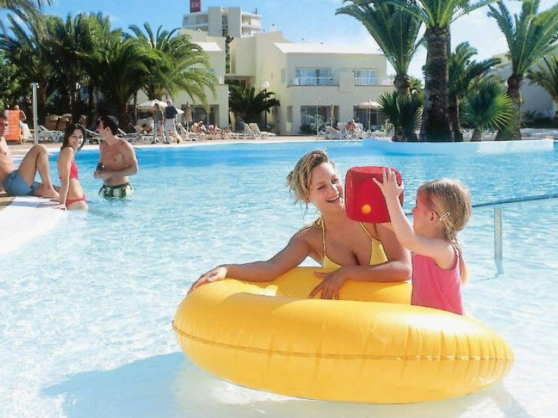 Hotel Riu Oliva Beach Resort