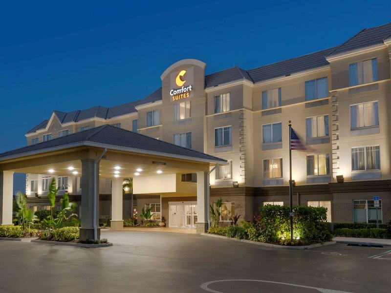 Comfort Suites Near Universal Orlando Resort